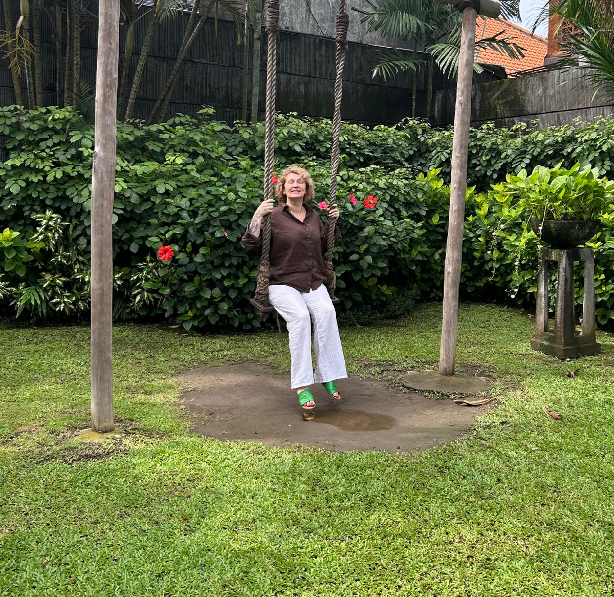 Еще не отошла от перелета) 