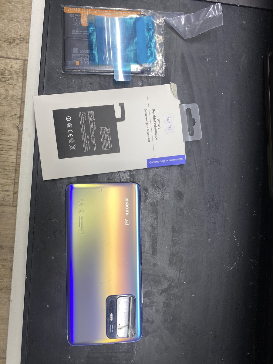 Смартфон и АКБ по виду хорошего качества