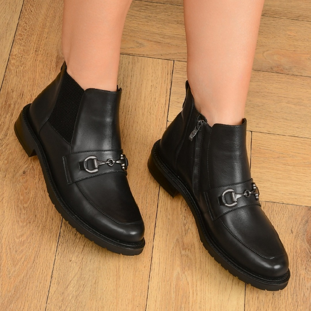 На фото черные ботинки Laura Potti из натуральной замши, артикул 4561