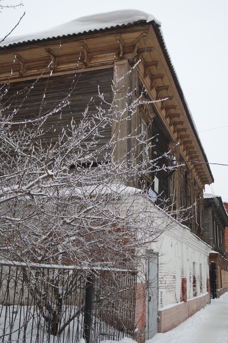 посмотрите, какие изящные кронштейны! Каждый украшен крошечной луковкой на конце!..