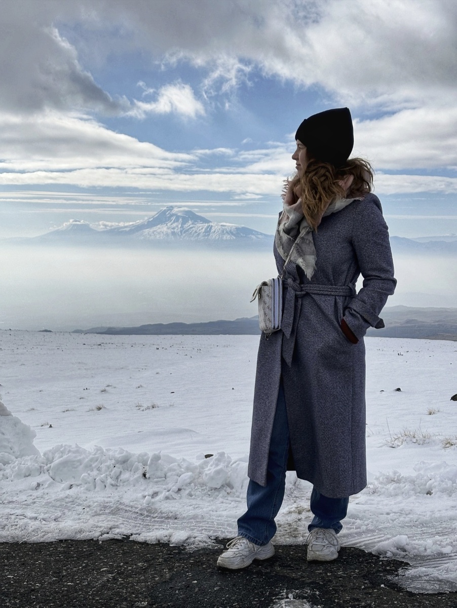 Снега нет, как и свежих фоток, поэтому иллюстрирую октябрьскими картинками с Арагаца.  