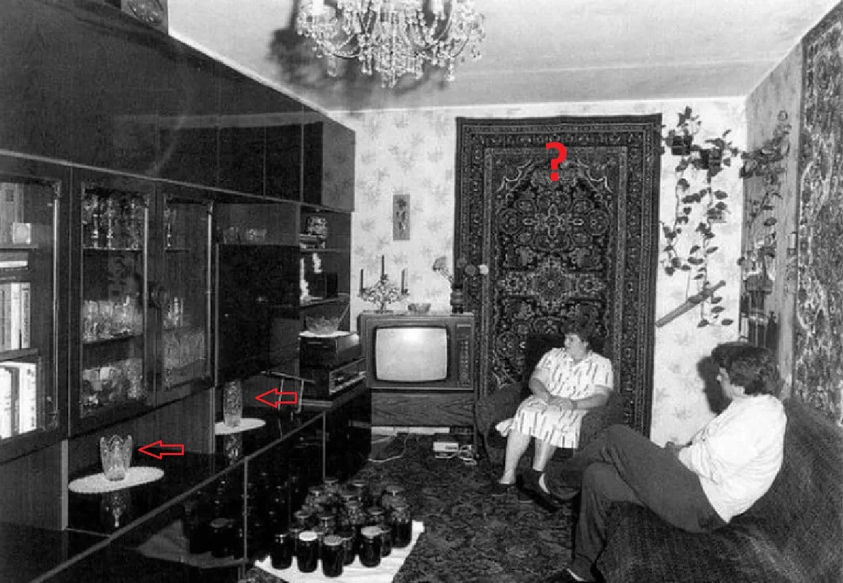 Советский хрусталь и ковры на стенках. До сих пор не могу понять, для чего их вешали в СССР