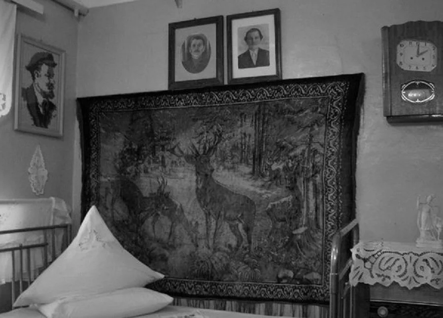 Знаменитые ковры с оленями в бабушкиных квартирах и деревенских домах