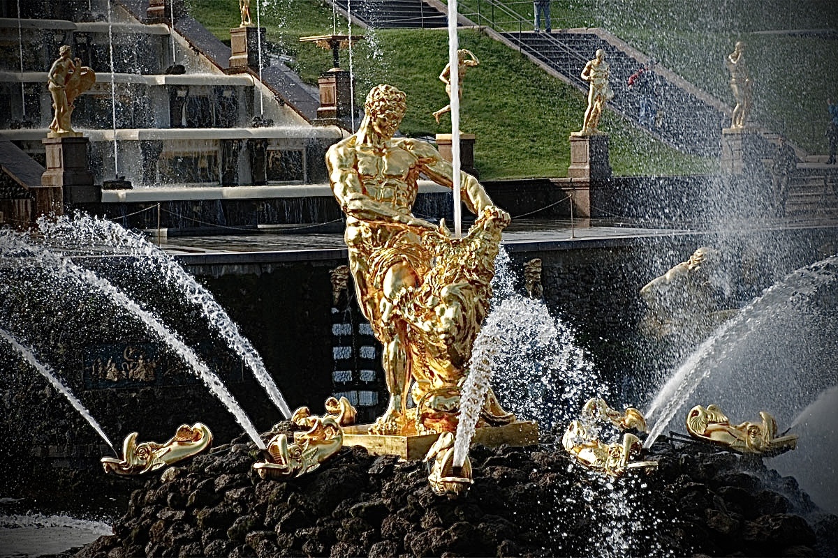 Фонтан Самсон в Петергофе