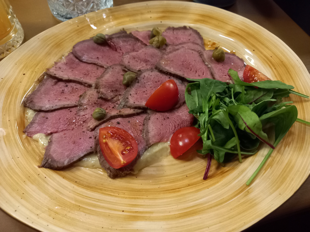 ВИТТЕЛО ТОННАТО: РОСТБИФ ИЗ ГОВЯДИНЫ С КРЕМ СОУСОМ 100 гр. - 600 рублей