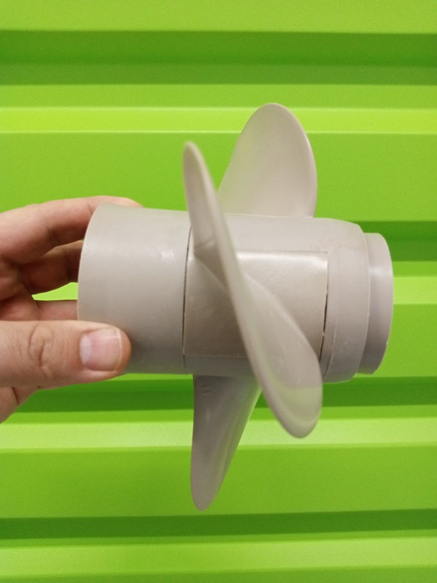 На фото композитный винт для Yamaha 9.9 и их аналогов. 