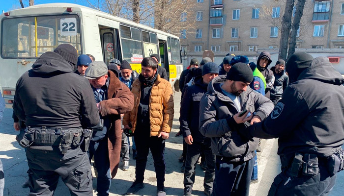 Проверка мигрантов в Челябинске. Фото: tsargrad.tv