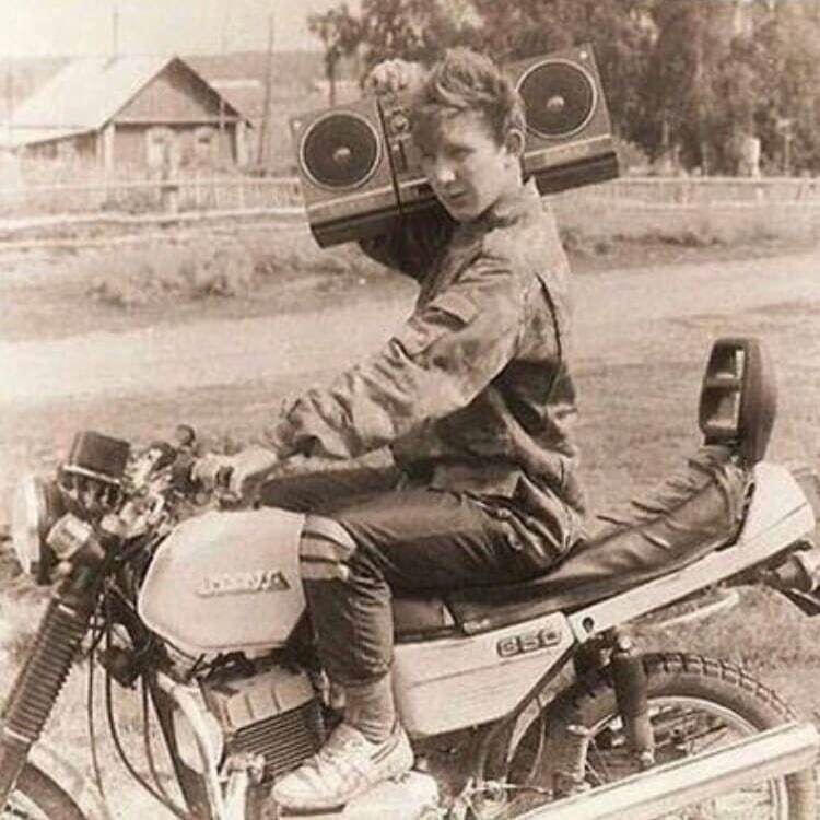 Первый парень на деревне. Источник фото: https://pikabu.ru/story/pervyiy_parenna_derevne_4647647