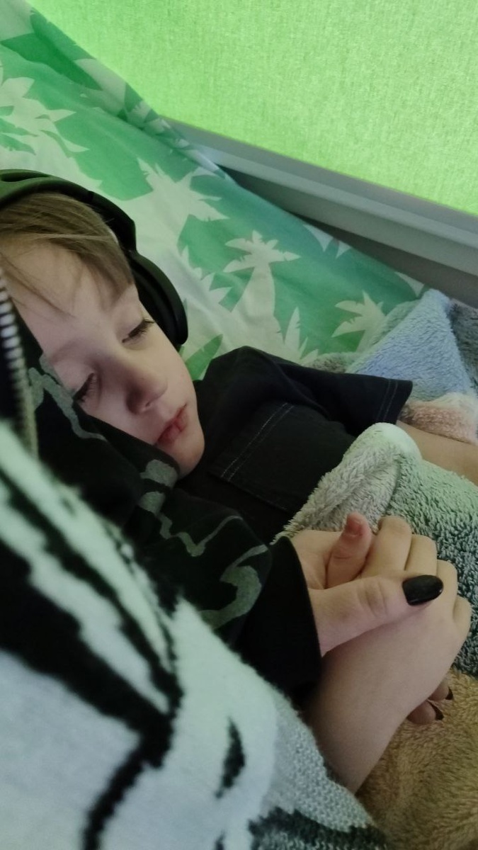 Иван на реабилитации. Мы ещё не знали, что случилось дома, но этот снимок сделан в тот самый день...