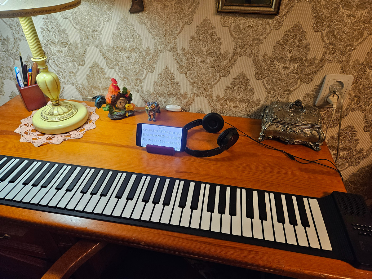 Новое разучиваемое произведение "От улыбки станет всем светлей".