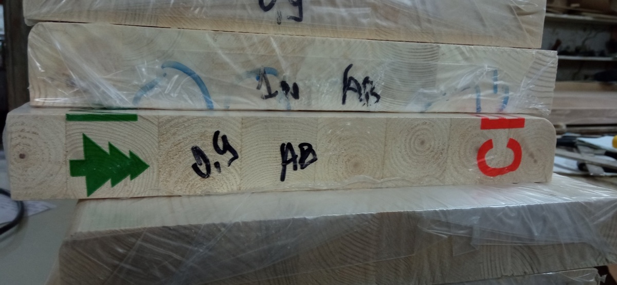 Это ступень сорта АВ, а вовсе не конгломерат 100% брака, как вы могли подумать