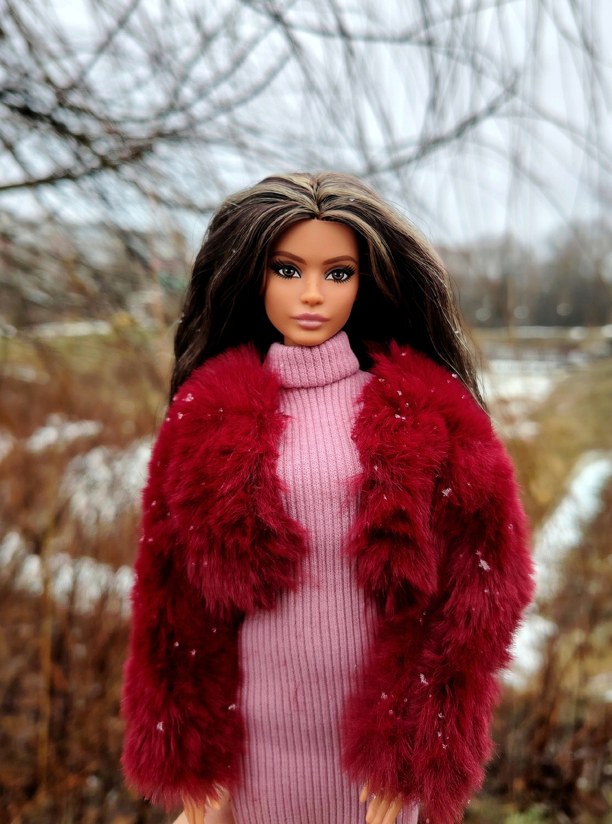 Айрин (Barbie Lina Looks #1) на его фоне