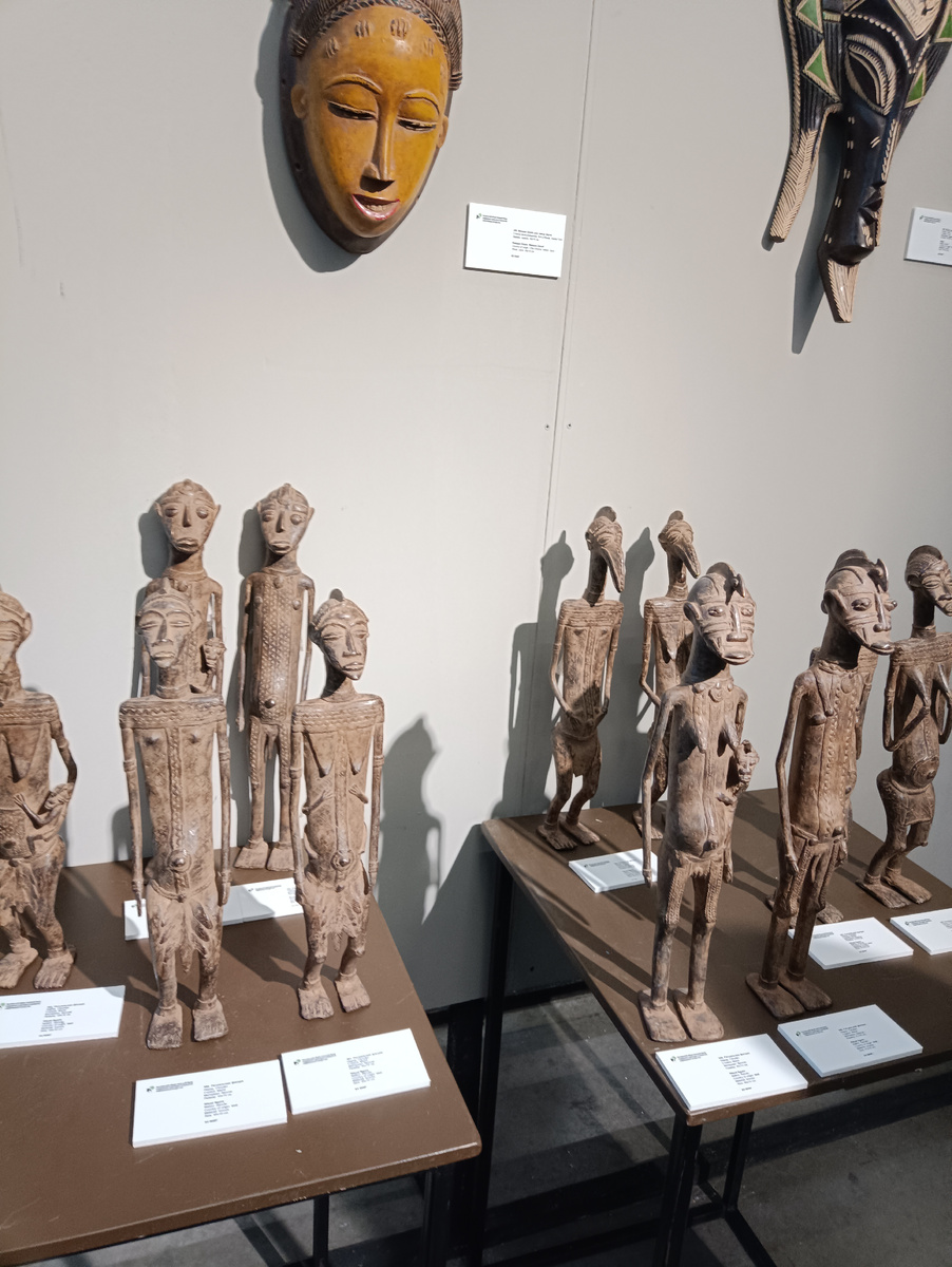 Погребальные статую