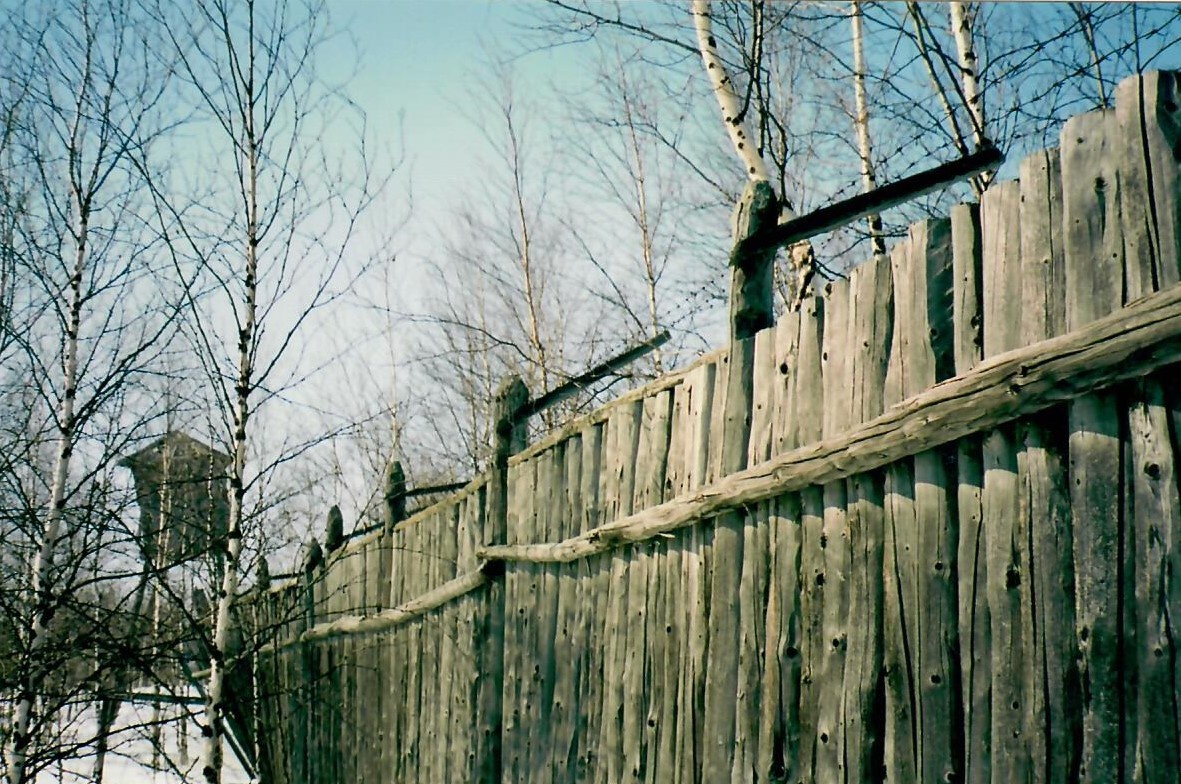 Фото Вячеслав Калинина: лагерный пункт близ разъезда "Глухариный" на трассе Салехард-Надым