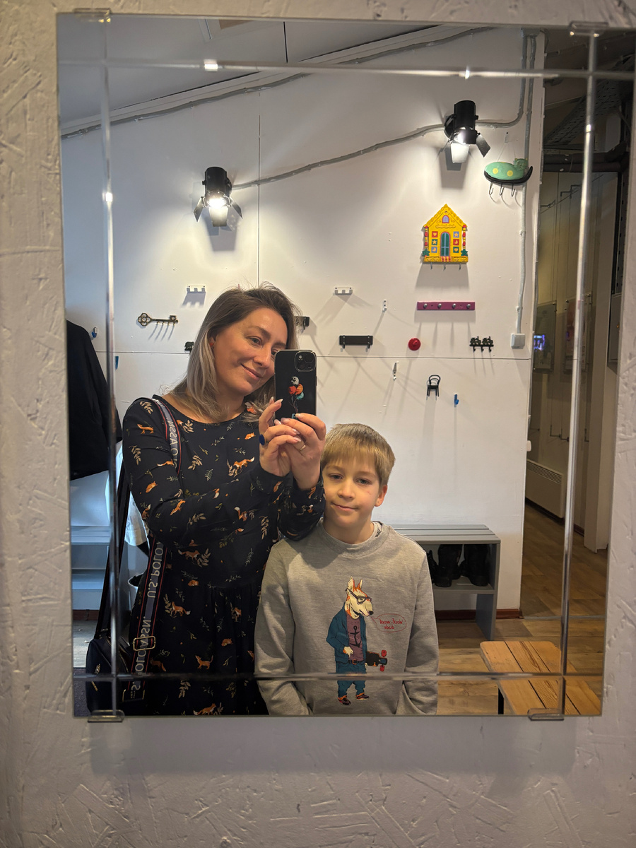 Фото автора. Рано или поздно мы все вырастаем из детских книг. А потом возвращаемся к ним уже с нашими детьми, которые растут ещё быстрее, чем мы…