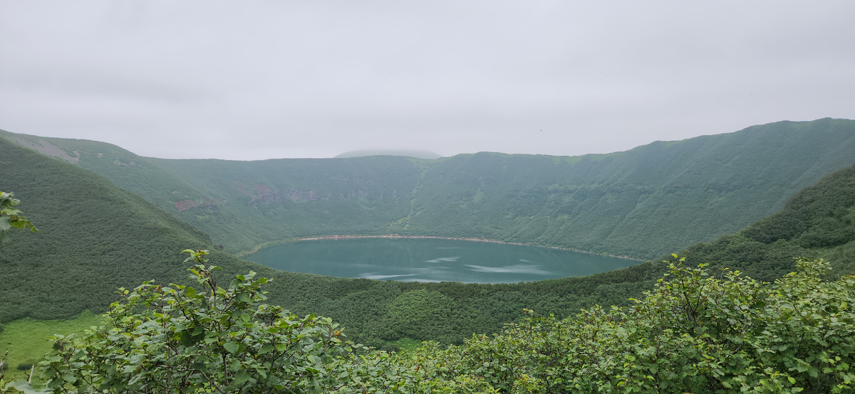 Камчатка, озеро Медвежья чаша