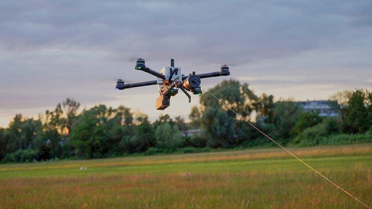 Дрон в полете