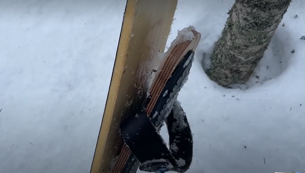 Слабое крепление на саморезах....и результат.