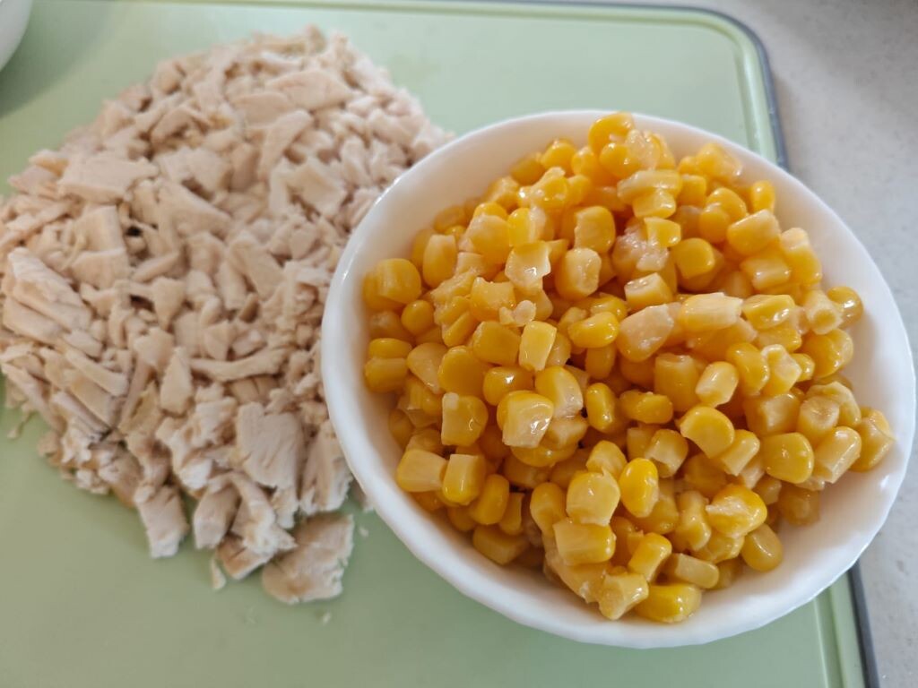 Кукуруза консервированная — доступный и вкусный ингредиент для приготовления салатов