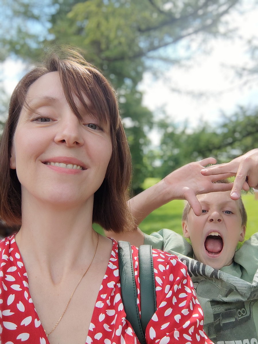 Я и какой-то из моих детей)) А, это Ванька!