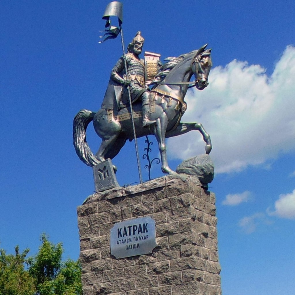 Памятник хану Котрагу, основателю Волжской Булгарии.