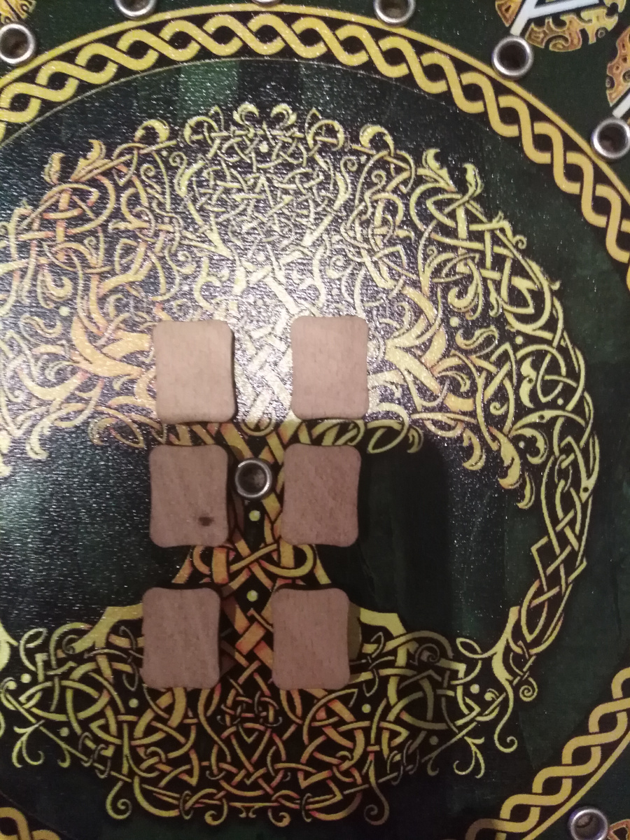 Фото 1. Выберите один из трех вариантов. Смотреть слева направо и сверху вниз. Фото канала Таро Портал.