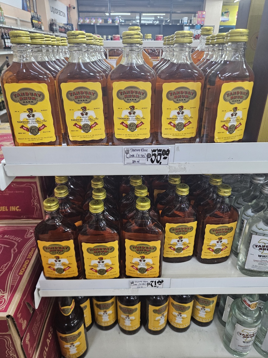 Tanduay Rhum. Цены видите сами - "четвертинка" 110 рублей, 55 песо! 