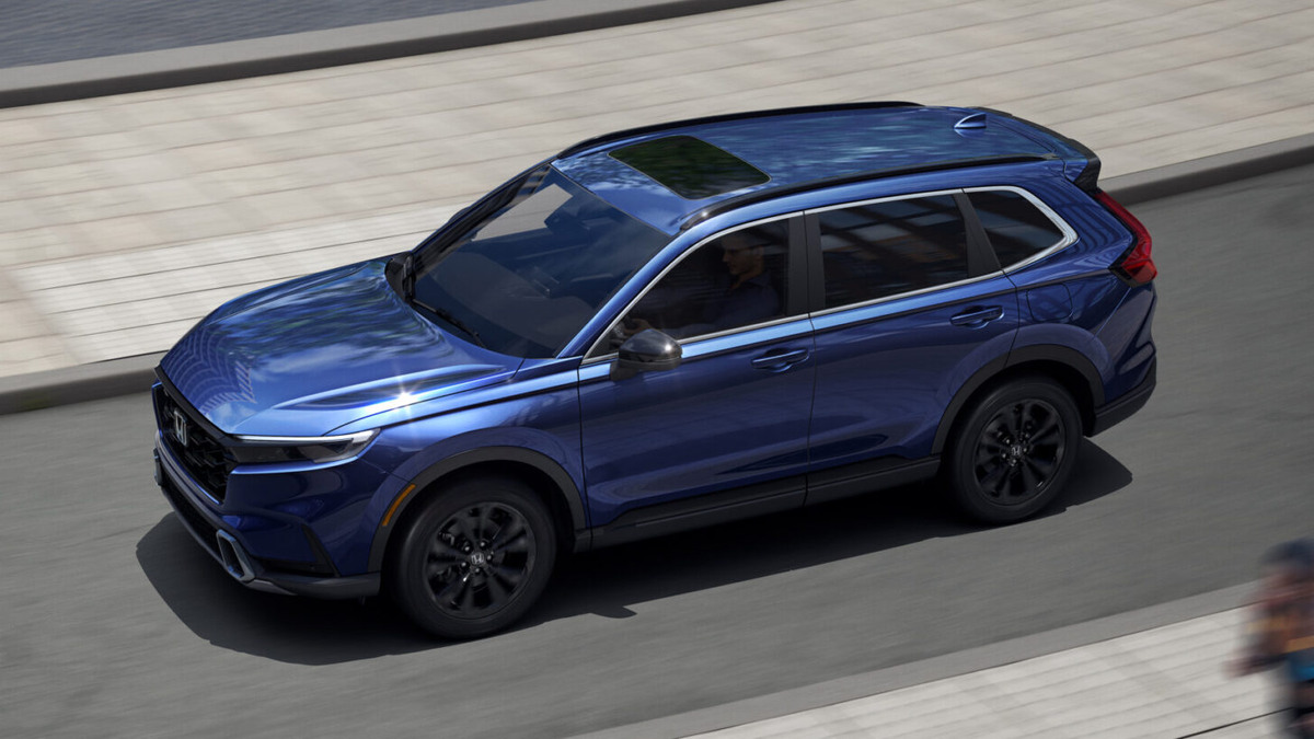 
В России поступил в продажу надежный кроссовер Honda. Цены — от 3,3 млн рублей Кроссовер Honda CR-V, который вместе с Volkswagen Tiguan и Toyota RAV4 всегда был одним из самых популярных в своем сегменте, «вернулся» на российский рынок через параллельный импорт. Сегодня эти машины продаются как из наличия, так и под заказ, а цены на них на одном из классифайдов стартуют от 3 300 000 рублей, выяснили «Автоновости дня».