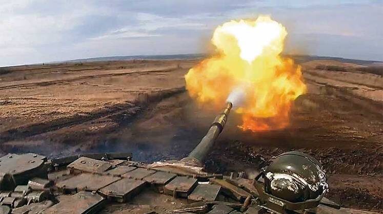    ПРЕСС-СЛУЖБА МИНОБОРОНЫ РФ/ТАСС Танк Т-72 во время подготовки экипажей танков и БМП в зоне СВО