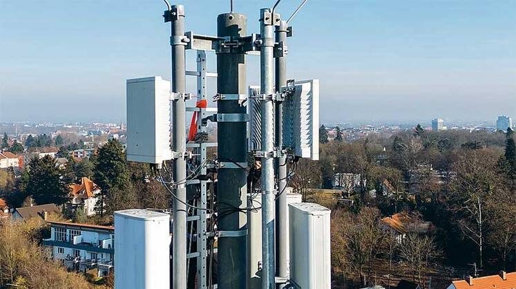    DANIEL KARMANN/DPA 5G-сети позволяют в 100 раз увеличить скорость передачи мобильных данных по сравнению с 4G и имеют принципиально более низкую задержку передачи сигнала