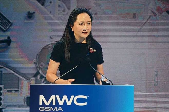    ZUMA\TASS: Арест на два года по запросу властей США в Ванкувере дочери основателя Huawei и главного финансового директора компании Ванчжоу Мэн стал проявлением жесткого давления американцев на компанию Huawei