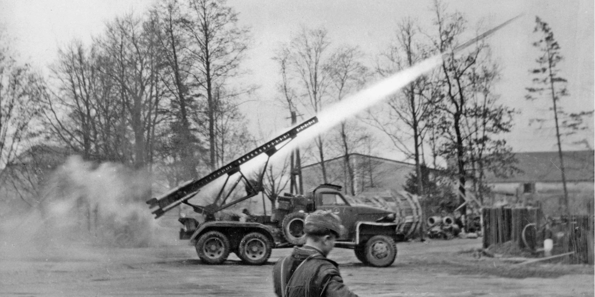 Катюша "БМ-13" ведет огонь по врагу. Источник Яндекс картинки