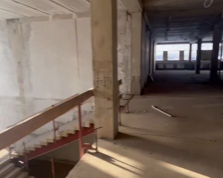     В новой школе на Омской в Красноярске ведутся отделочные работы