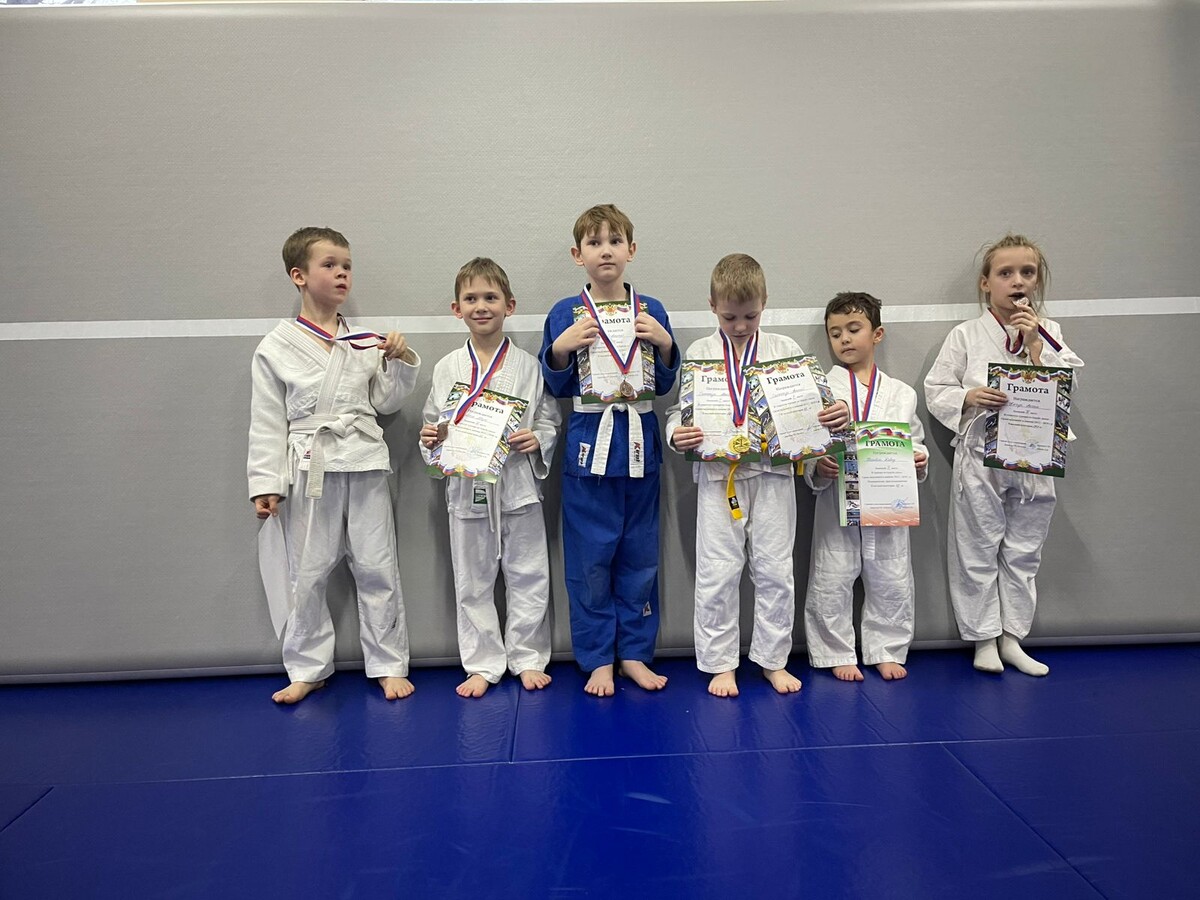 Мальчишки и девчонки из Красногорских клубов Кречет и Зоркий. 