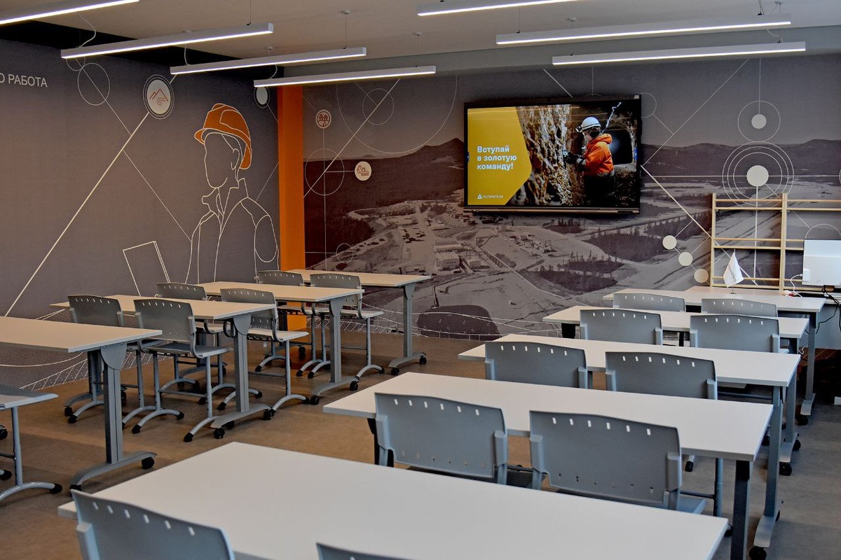 Фото: Обновлённая аудитории в Политехническом институте \ газета «Магаданская правда»