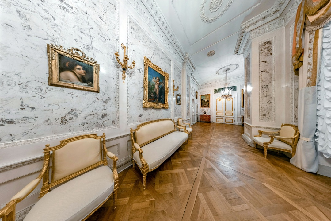 Фрейлинская комната ("холл") в Павловском дворце. Здесь фрейлины Марии Федоровны (супруги Павла Первого) ждали ее появления.