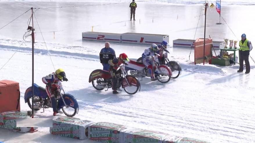 Ледовый спидвей на стадионе "Авангард" во Владивостоке