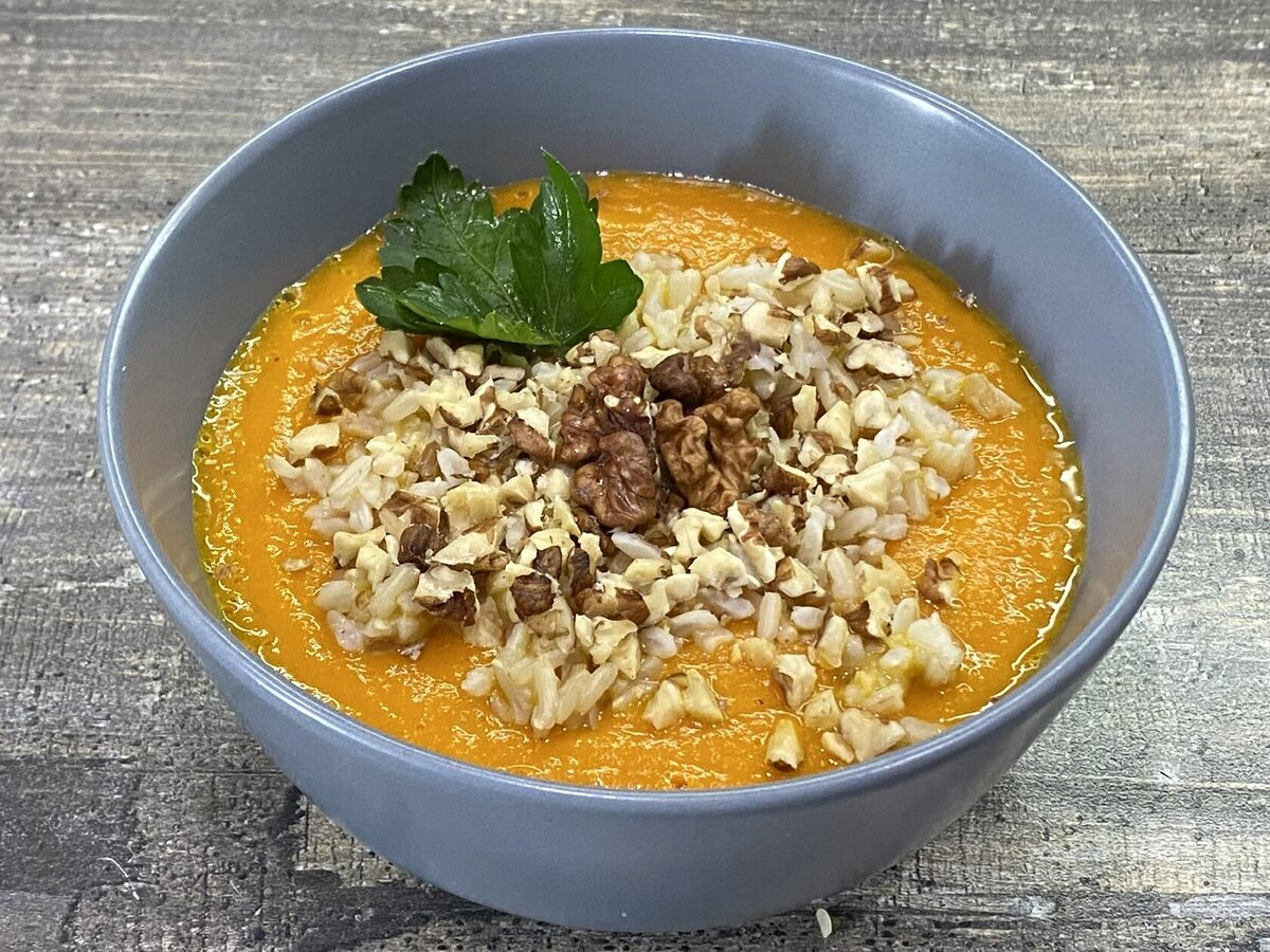 Тыквенный крем-сур с нешлифованным рисом и грецкими орехами. Фото автора
