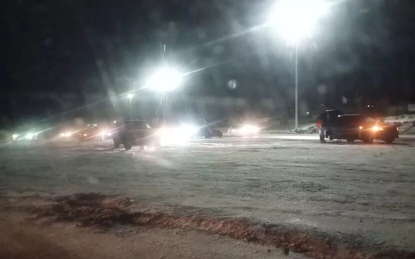    Автомобилисты массово пробивают колеса на въезде в Ижевск