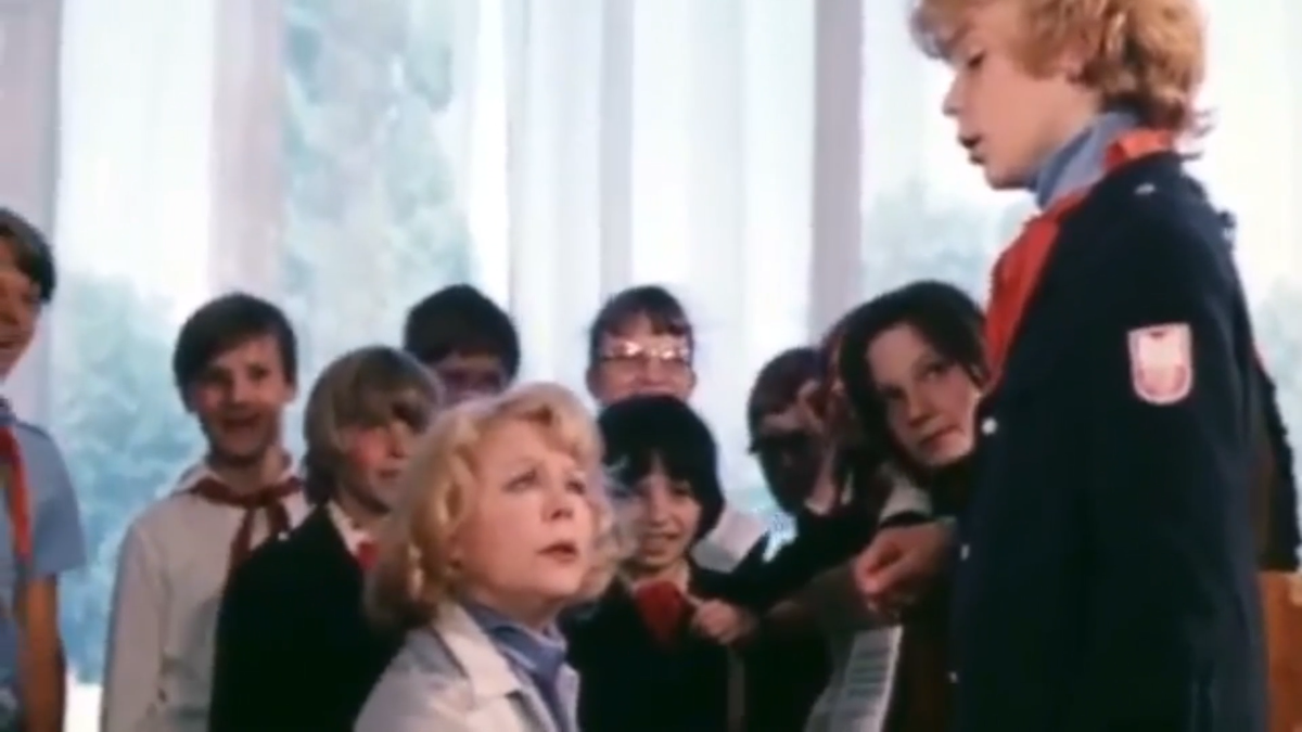 Кадр из фильма "Приключения Электроника" 1980 г.