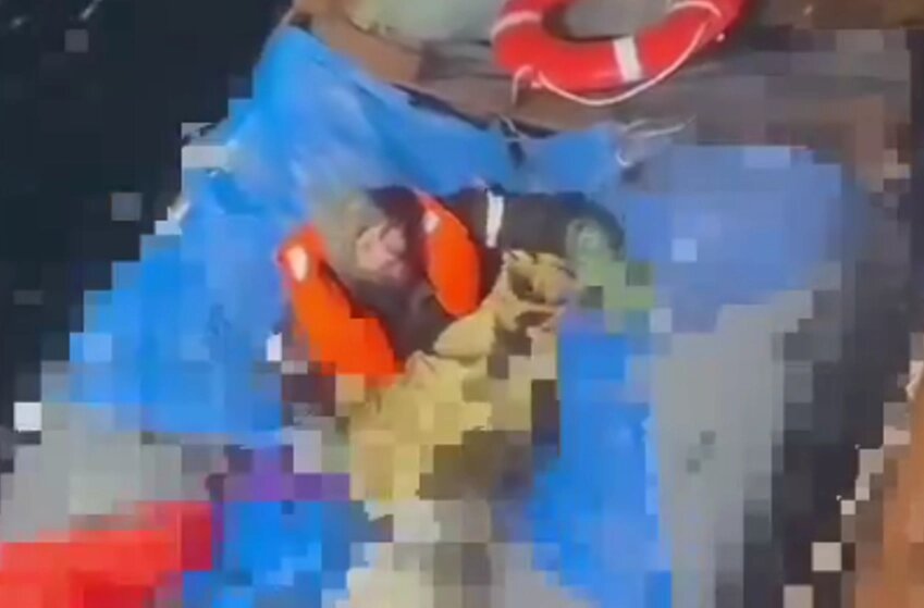    Михаил Пичугин, съёмка с борта траулера «Ангел». Фото: Телеграм-канал "Дальневосточная транспортная прокуратура"