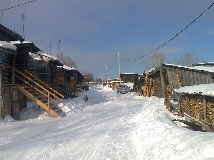  В городских барачных посёлках по-деревенски тихо. И не подумаешь, что в другом мире людей волнует какой-то там искусственный интеллект / Фото: Vostok.Today