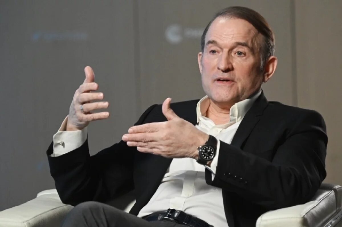    Медведчук: команда Трампа предлагает до конца года поменять Зеленского