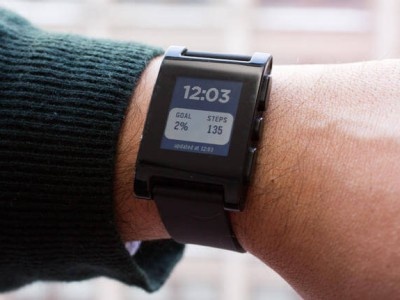    Новые Pebble Watch не будут конкурировать с современными смарт-часами