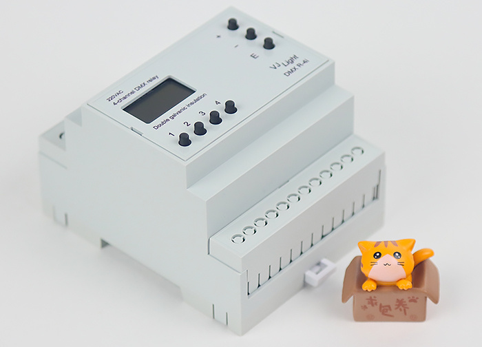 "VJLight DMX R-4i" - DMX реле на DIN рейку 4 канала по 16F/250VAC на канал с двойной гальванической развязкой и винтовыми клеммниками для подключения нагрузки. https://shop.show-device.ru/VJLight-DMX-R-4i.html