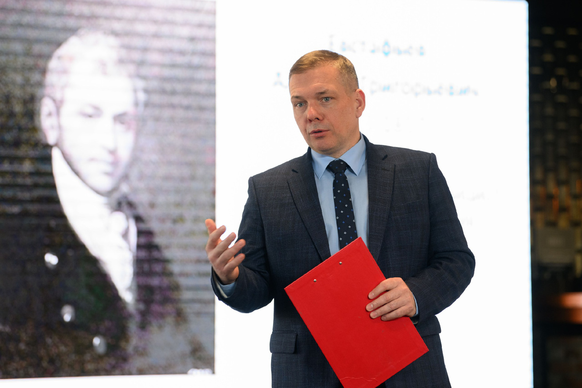 Михаил Олегович Тяпкин, заместитель ректора по образовательной деятельности АГПУ, профессор, доцент, автор более 150 работ по истории лесного хозяйства России