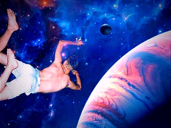 Мужик в космосе.