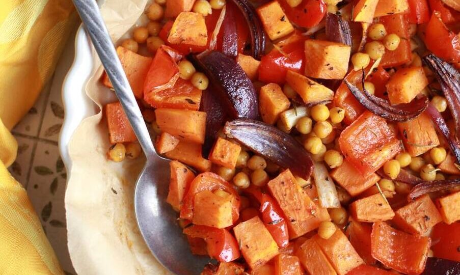 20 продуктов, которые помогают избавиться от отеков, и 12 основных причин задержки жидкости в организме