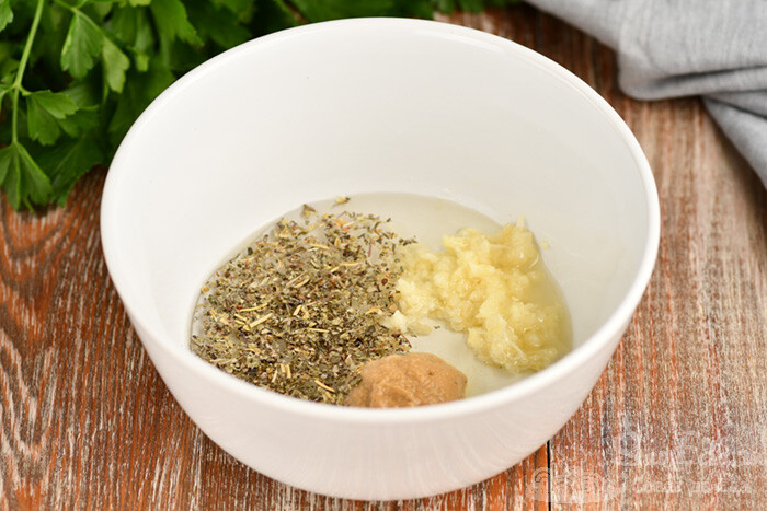 Одна быстрая заправка и 5 разных овощных салатов (очень вкусно)