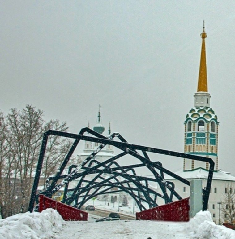 Такие арки украсили мост Влюбленных в конце января. Фото: Подслушано Соликамск